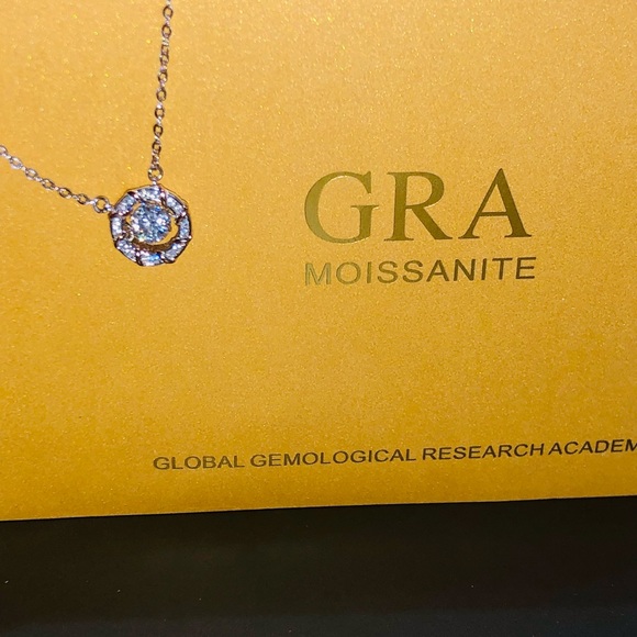 GRA Certified dancing diamond necklace gift that will make heads turn HUGE SALE - Picture 4 of 8